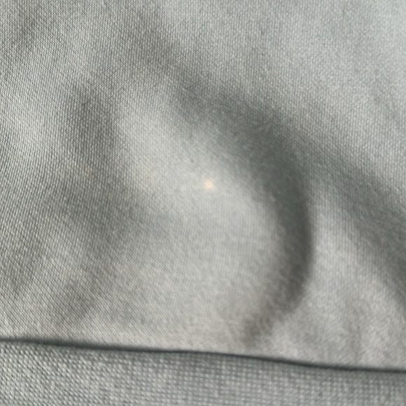 Super cute baby blue sleeveless hoodie from Fabletics. Super soft size xs - Picture 4 of 4